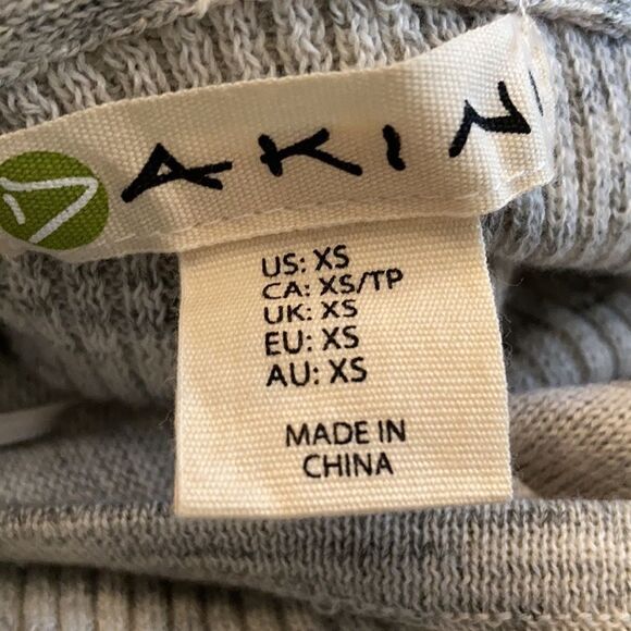 Dakini NWOT szXS heathered grey LS hoodie w/ front pockets & thumb hole sleeves - Picture 9 of 13